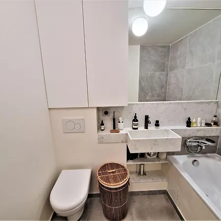 Luminous 1bedroom Flat In Central